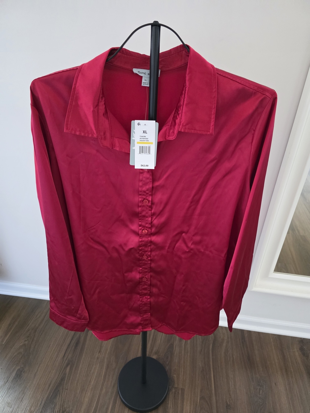 NWT Floral & Ivy Jester Red Satin Button Down Shirt XL